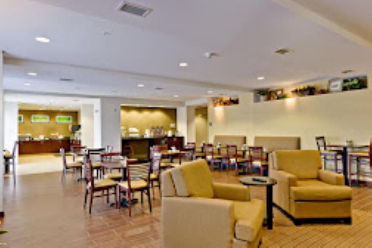 Wingate By Wyndham Jonesboro Hodge Hotel Екстериор снимка